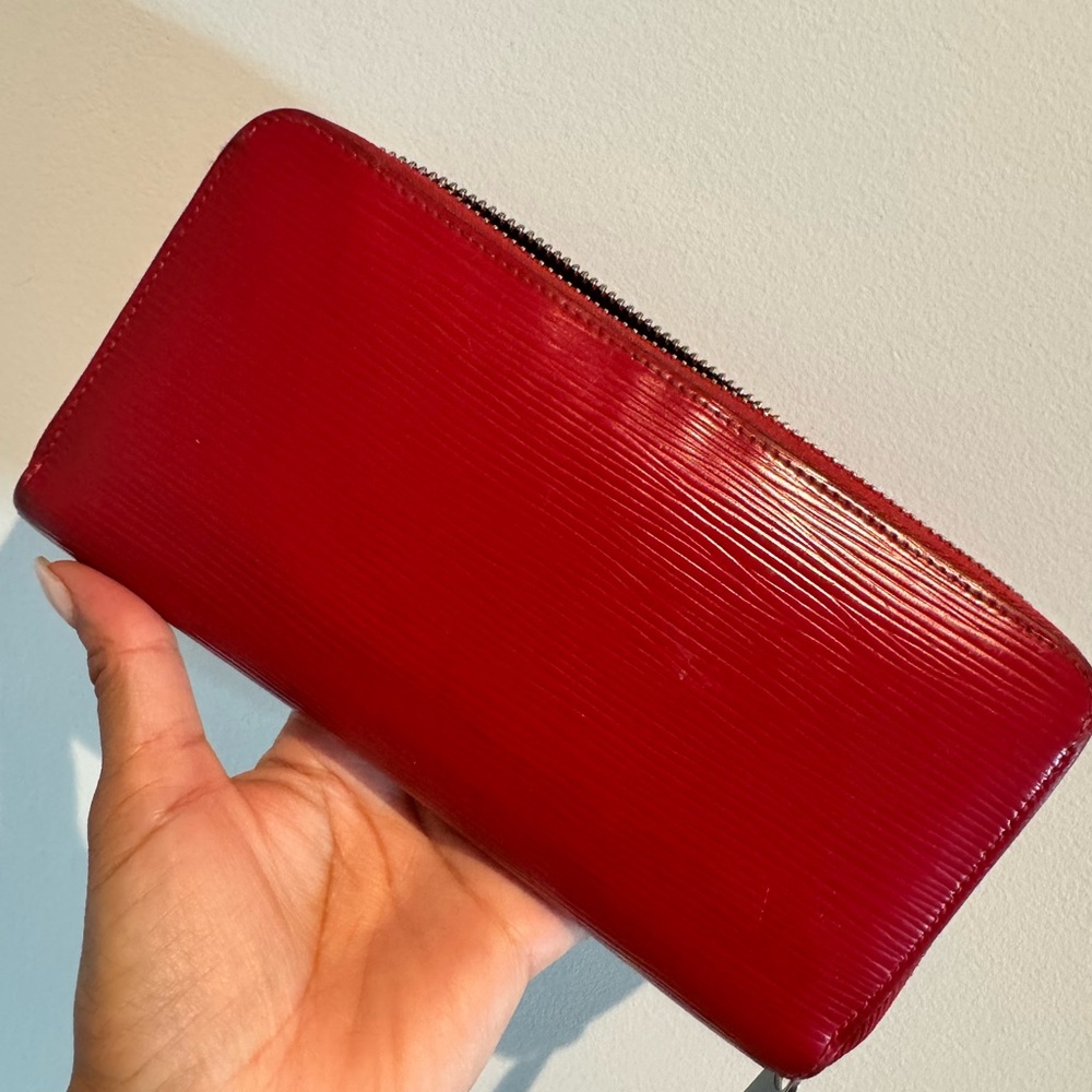 *AUTHENTIC* LOUIS VUITTON Epi Leather Zippy Wallet Carmin Color